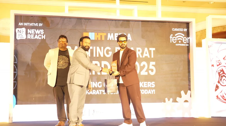 Alchemane founder receiving the Bharat Innovators Award on stage